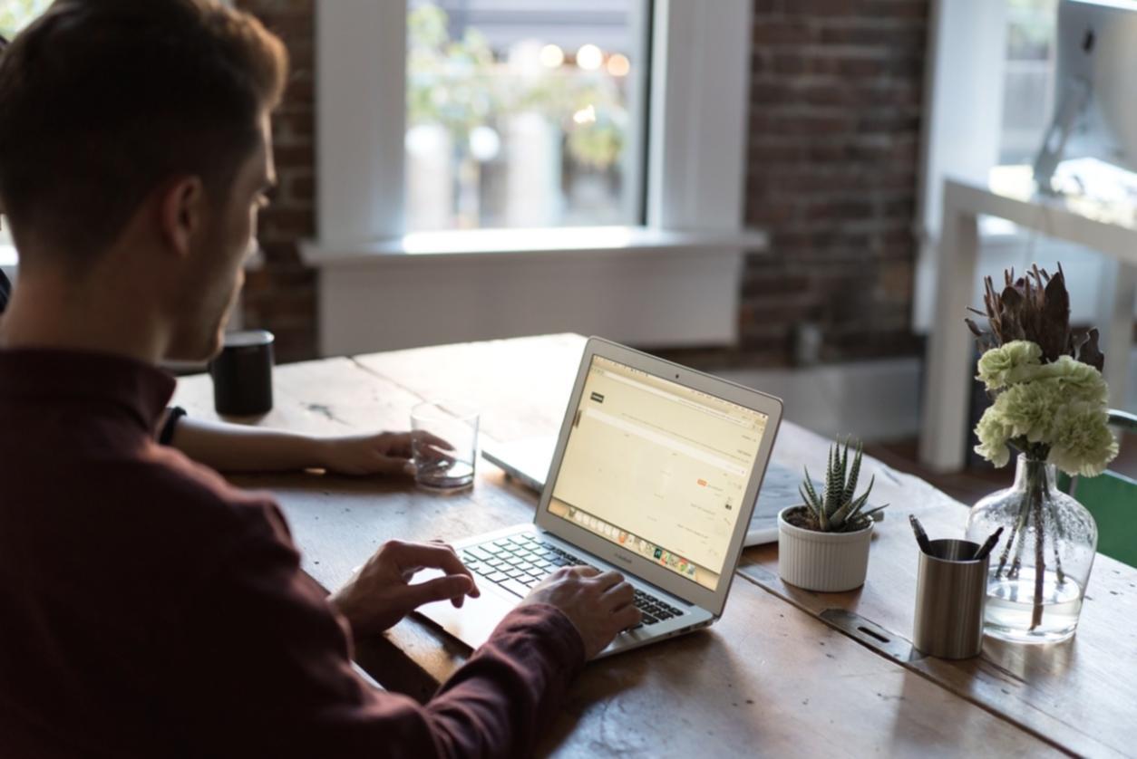 Análisis de benchmarking presupuestario con datos estructurados